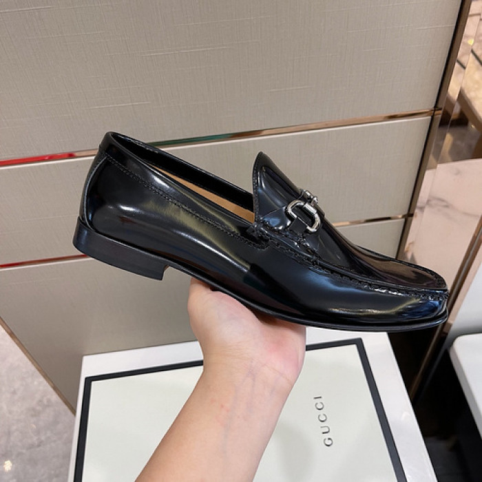 guc loafer