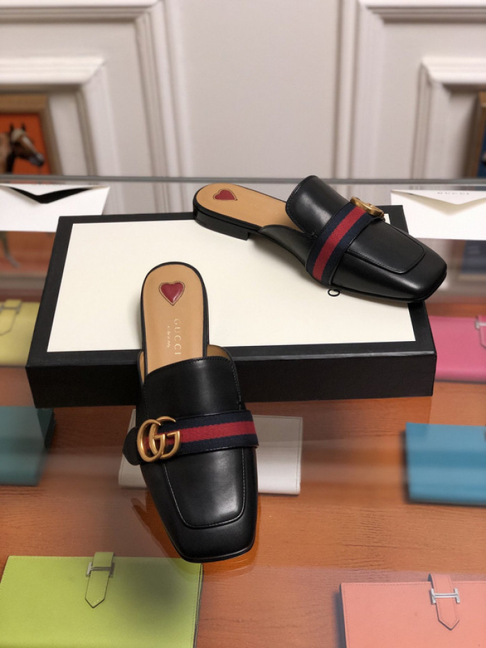 guc loafer