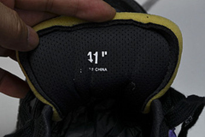 of sneakers ow-33