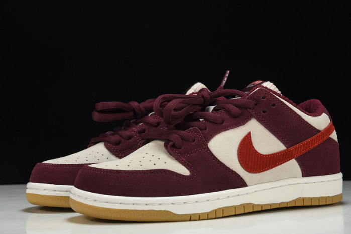 skate like a girl x nike sb dunk low dx4589-600