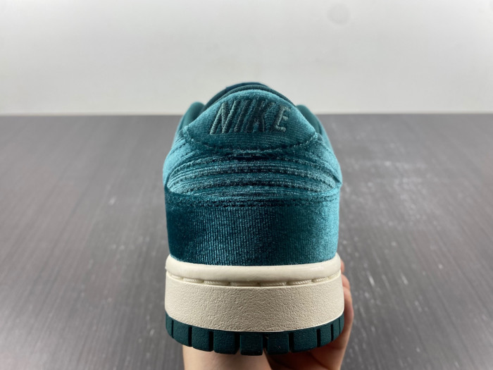 nike dunk low green velvet dz5224-300
