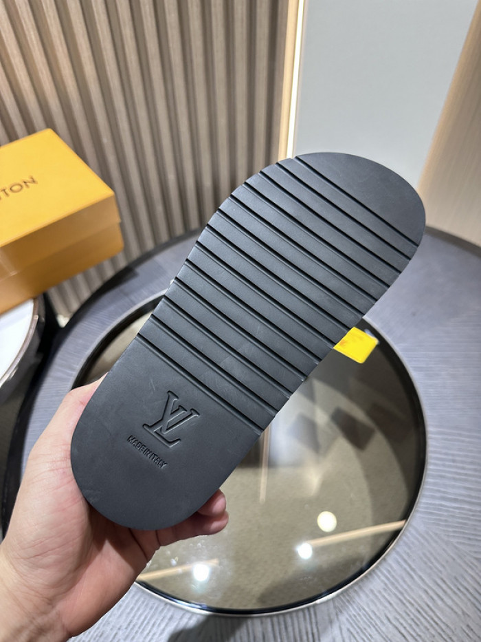 lovt sandal