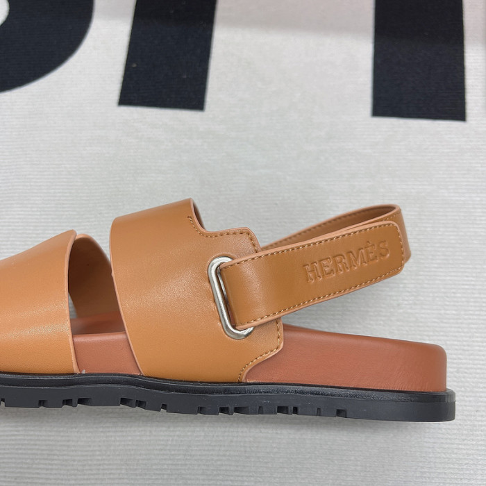 her slides 23060923