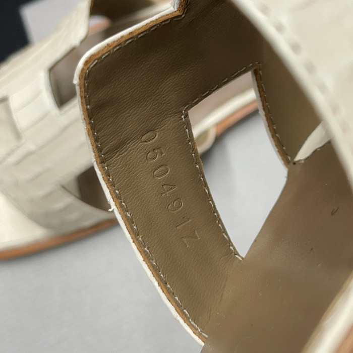 her slides 2306094