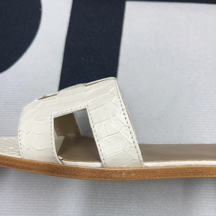 her slides 2306094
